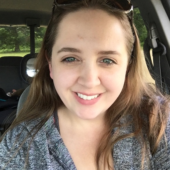 Meet your Posher, Tiffany - Picture 1 of 1